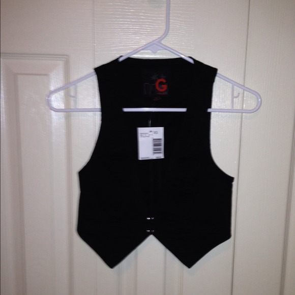 Black vest and Chanel ring for @tinyti!!!