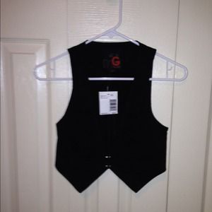 Black vest and Chanel ring for @tinyti!!!