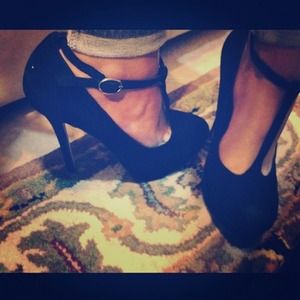 HOLD-Bakers one-strap black Heels