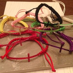 FASHION ADJUSTABLE BRACELET W/RHINESTONED CROSS