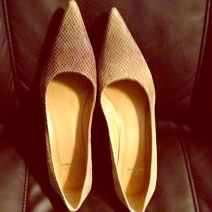 BRAND NEW snakeskin pumps. Stuart Weitzman!!