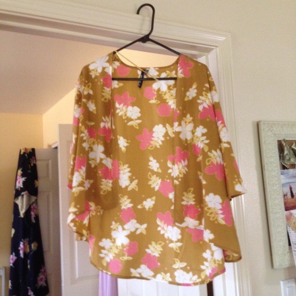 TRADED.......O'neill kimono cover up