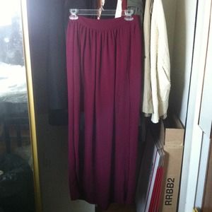 💢SOLD💢New burgundy chiffon maxi skirt