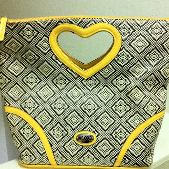 SOLD! XOXO purse. 😃😄