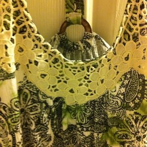 Pretty flowers around the neck of this top