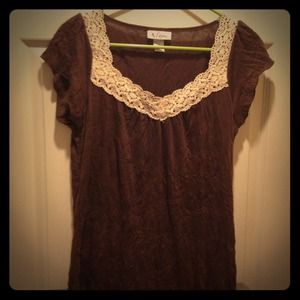 🚫Sold in bundle🚫 brown top!