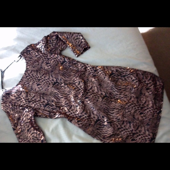 SOLD🚫All sequence short low back dress! Gatsby - Picture 2 of 4