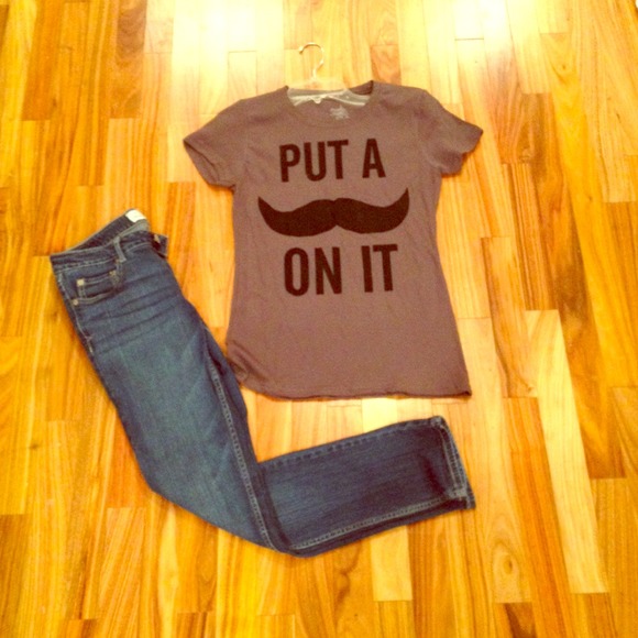Brown super cute tee!