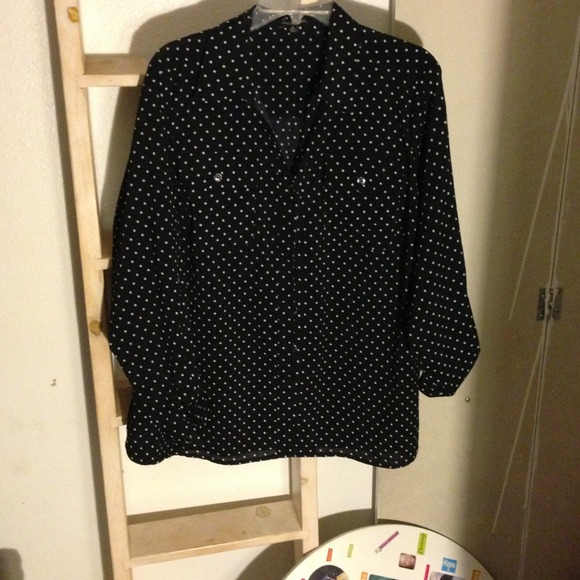 💕Black & white polka dot shirt💕