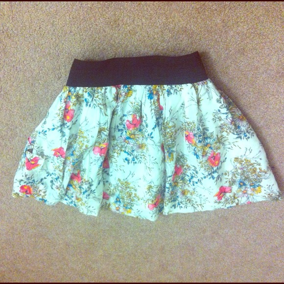 Cute skirt  with elastic waist !!