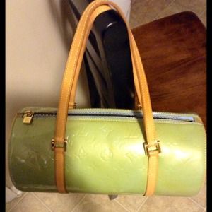 #Sold to someone special#**Auth papillon 30 vernis