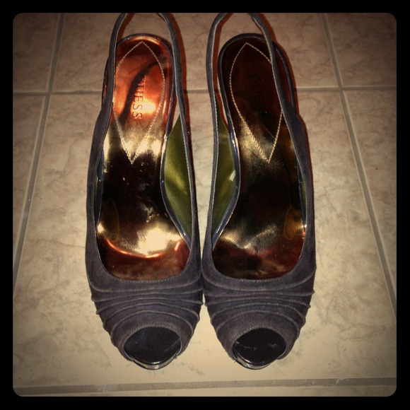 Peep toe pumps