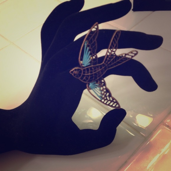 Stylish bird ring.