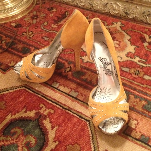 JUST REDUCED Mustard yellow studded suede heels