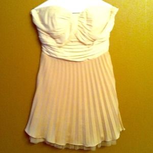 REDUCED !!! Classy Holiday Strapless dress. 💃