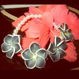 FREE (GONE) Pretty jasmine flower bracelet...