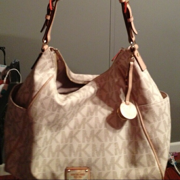 Sold to Cynthia4664 Michael Kors purse & wallet.