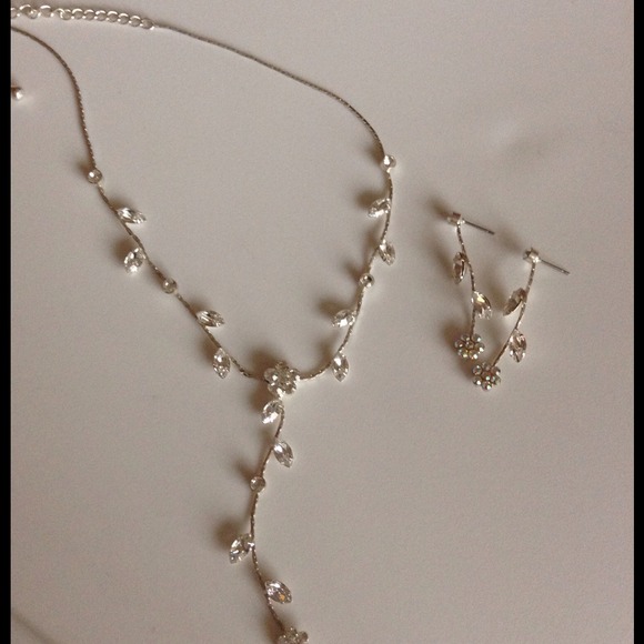 Dressy necklace with earrings