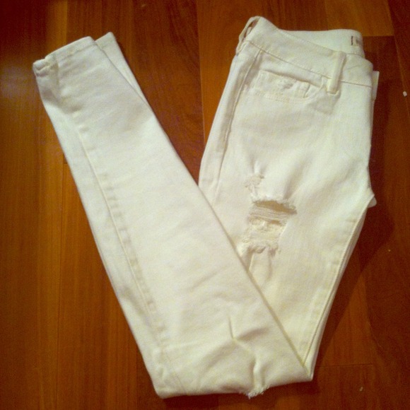 White skinny jeans