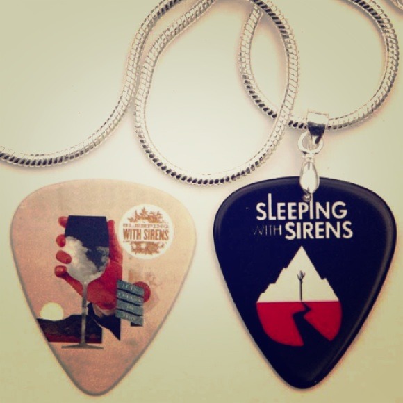 SWS reversible guitar pick necklace