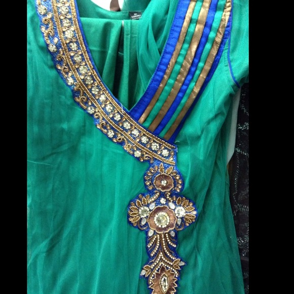 Green and golden South Asian Dress - Picture 2 of 3
