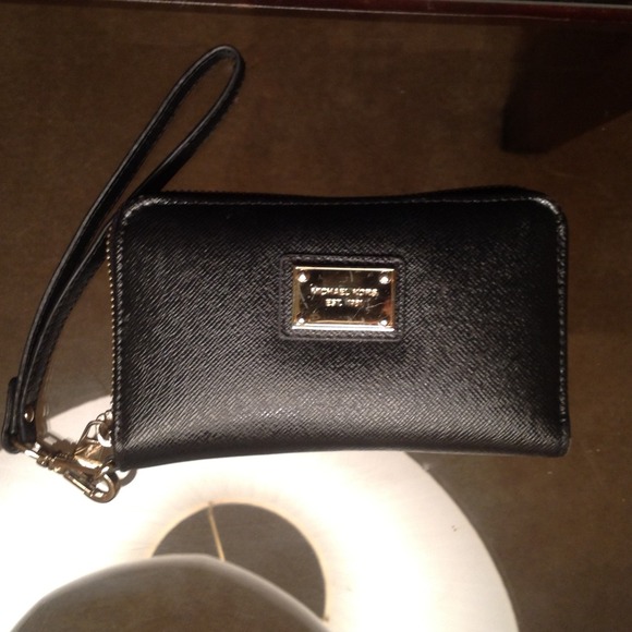 🎀REDUCED🎀Michael Kors iPhone 5 case and wallet!