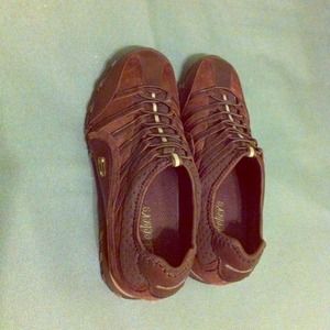 Like new Skechers!