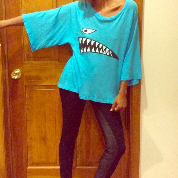 ✂NWT Shark Jaws Tee