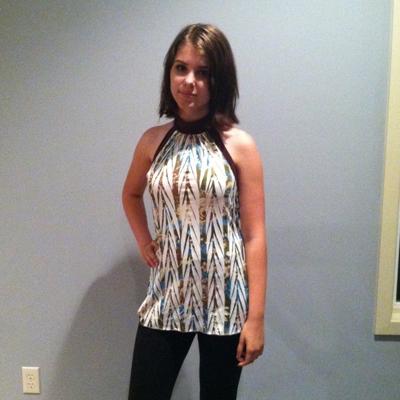 Silky fashionable shirt. Fits medium and large. - Picture 1 of 2
