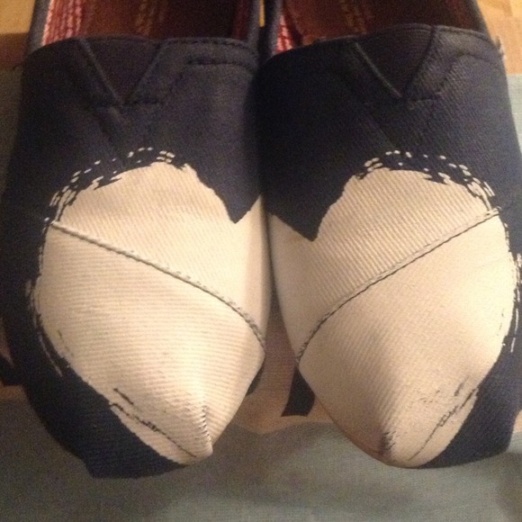 Toms - Picture 2 of 4