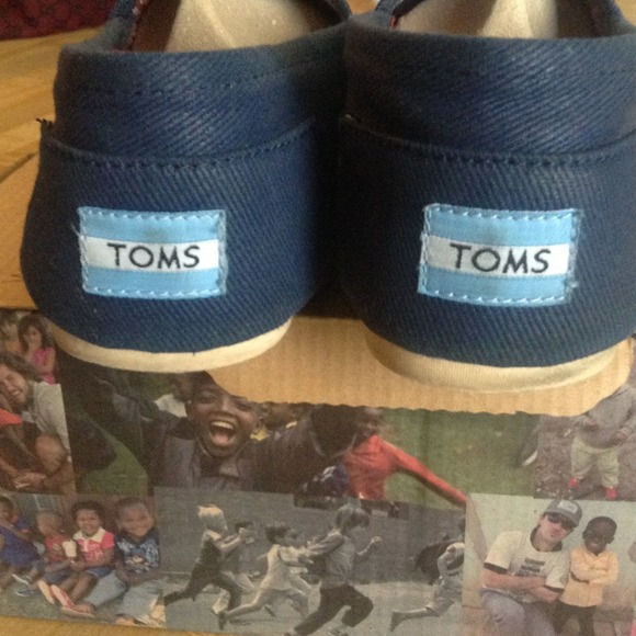 Toms - Picture 3 of 4