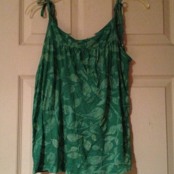 3 green tops - Picture 2 of 4