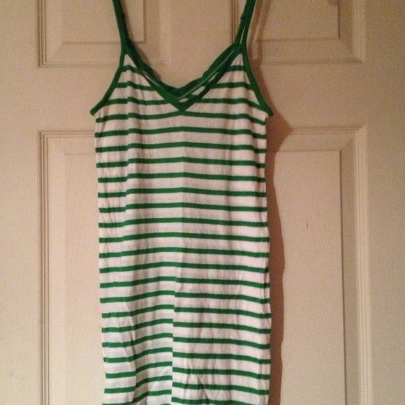 3 green tops - Picture 4 of 4