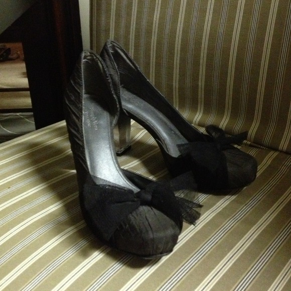 Charcoal heels with bow by Simply Vera