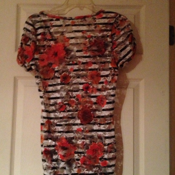 Lacey sheer floral top - Picture 3 of 3