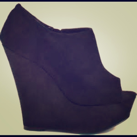 Steve Madden Black Wicked Wedges