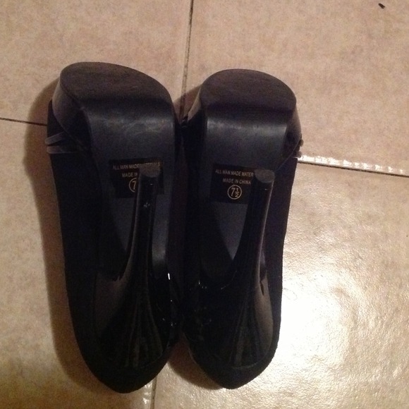 Delicious Black Open Toe Platform Pumps Size 7 1/2 - Picture 4 of 4
