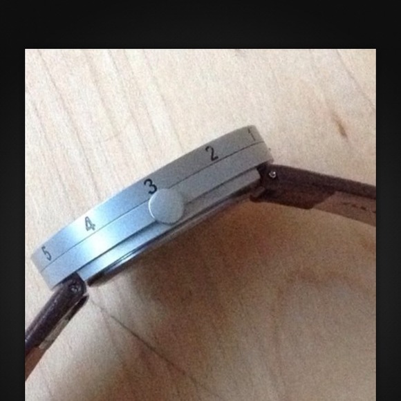 Alessi Unisex Watch, oh so clean lines with tags! - Picture 3 of 4