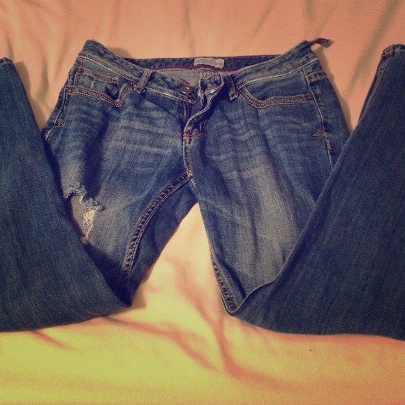 Super skinny- holey denim jeans