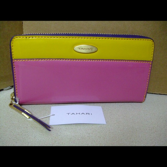 NWT Tahari Wallet