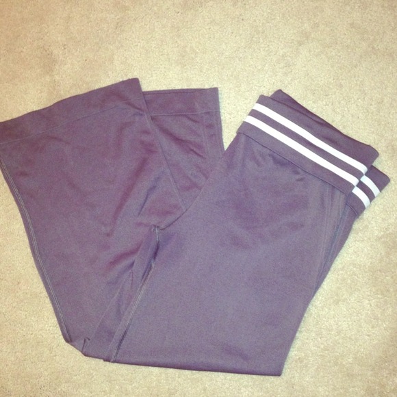 SOLD 🔴Grey crop workout pants 💕👑