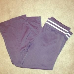 SOLD 🔴Grey crop workout pants 💕👑