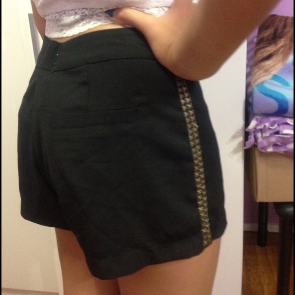 High waisted stud side shorts - Picture 3 of 3