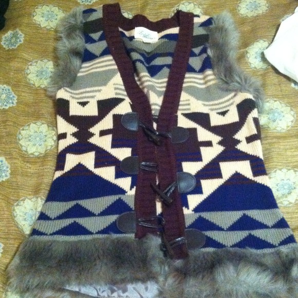 Tribal printed fur vest - Picture 1 of 3