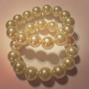 2 Stretchy chunky faux pearl bracelet