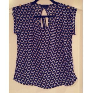 **HOST PICK!!!** Keyhole Button Back Crepe Tee