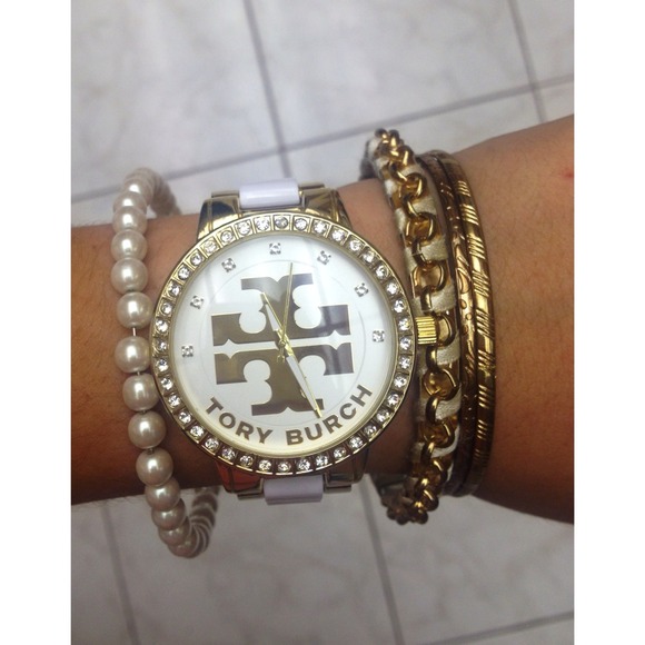 REDUCED🔥🔥 White and gold contrast watch!