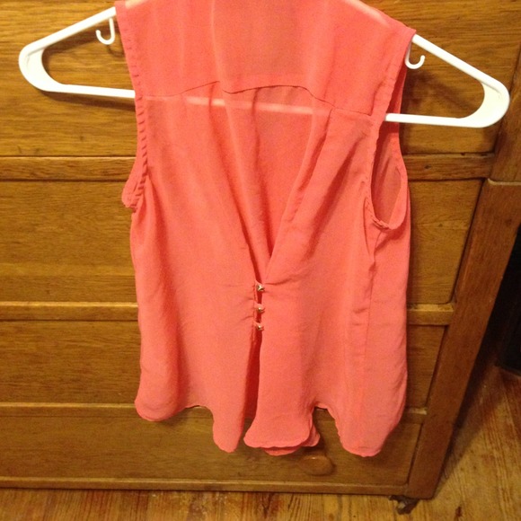 A cute pinkish button up sleeveless top. - Picture 2 of 4