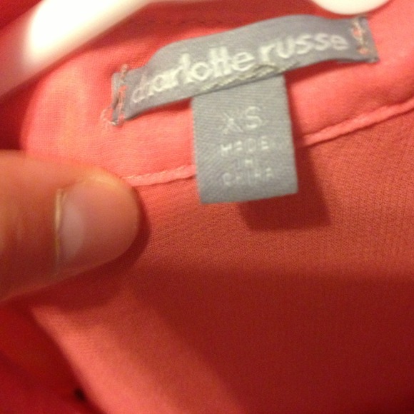 A cute pinkish button up sleeveless top. - Picture 4 of 4