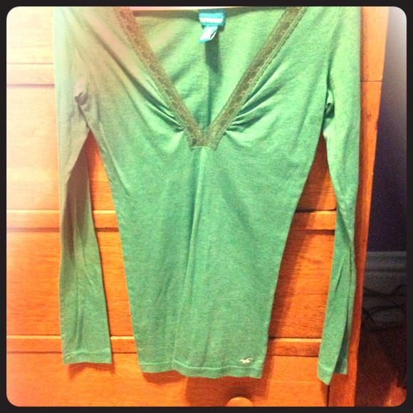 Green Hollister long sleeve deep v neck top. - Picture 1 of 4
